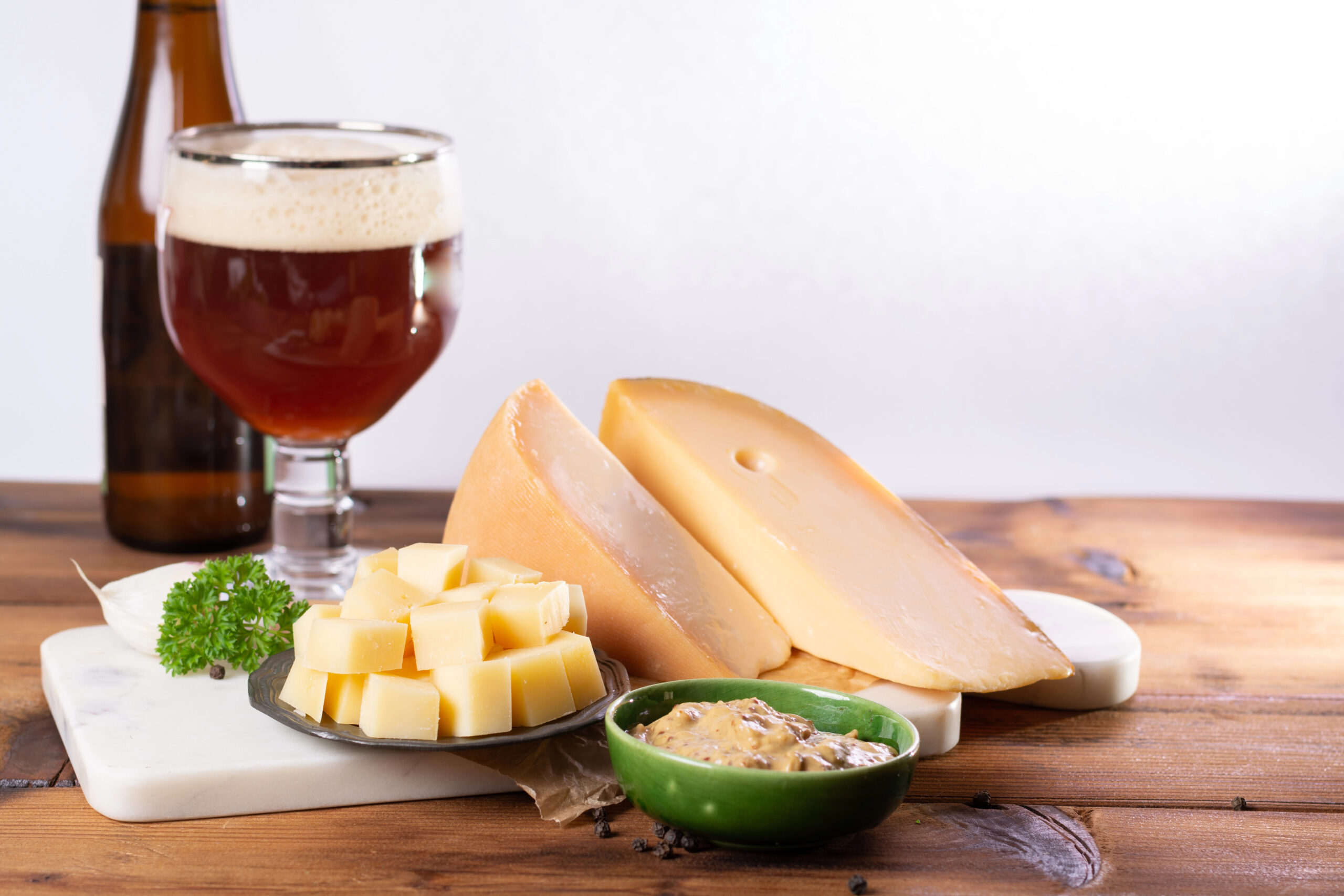 Experience the surprising match between Gouda cheese and beer